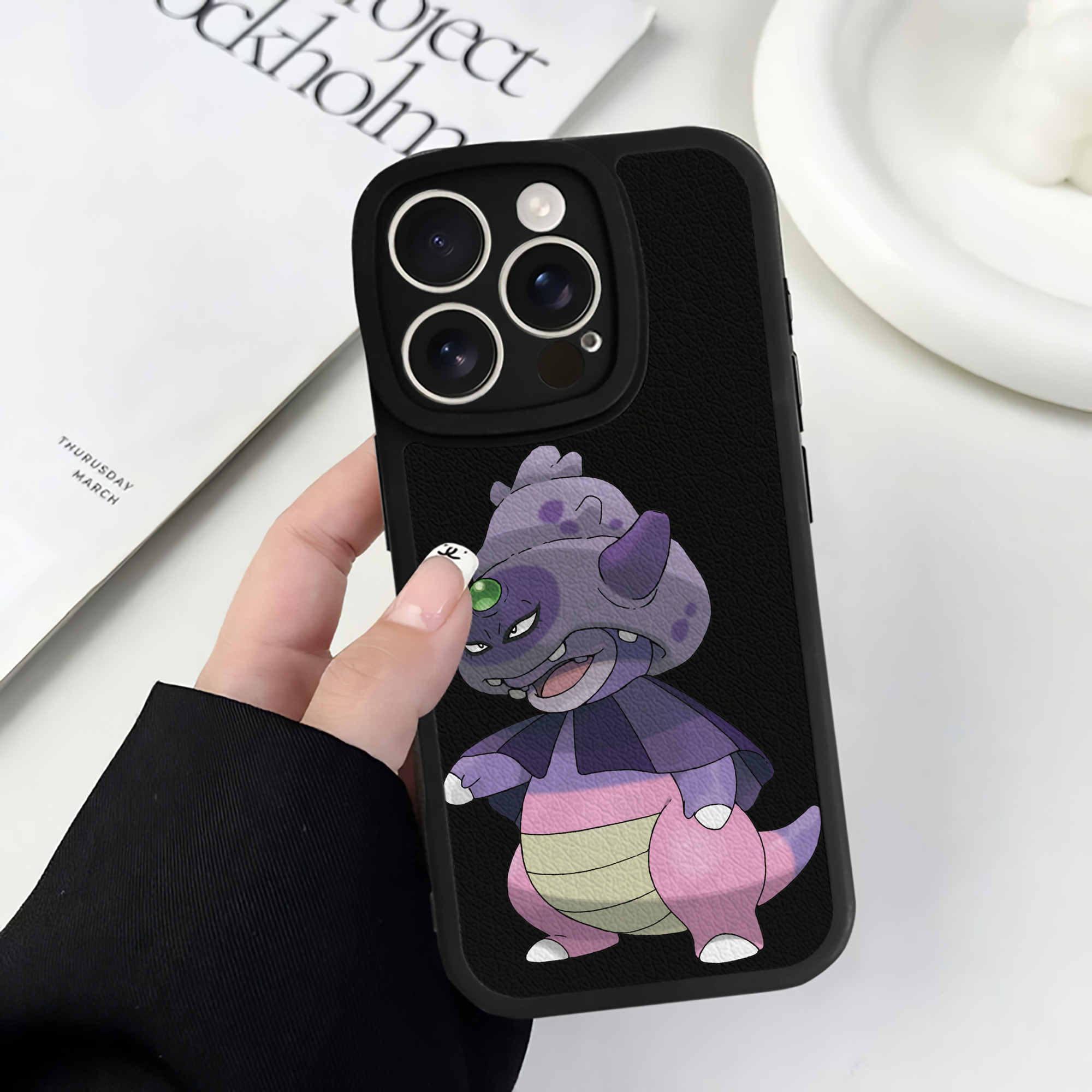（画像用） ポケットモンスター Pokémon 【iPhone 16シリーズ対応】シリコンスマホケース（レザー調） 材質：シリコン